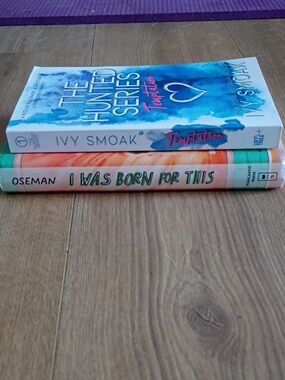 The Hunted Series Temptation by Ivy Smoak - Blue & White Spine